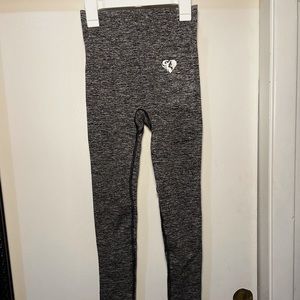 NEW Women’s Best Seamless Grey Marled Leggings! ✨